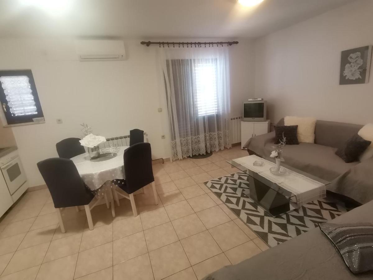 Apartments Petrica Malinska Luaran gambar